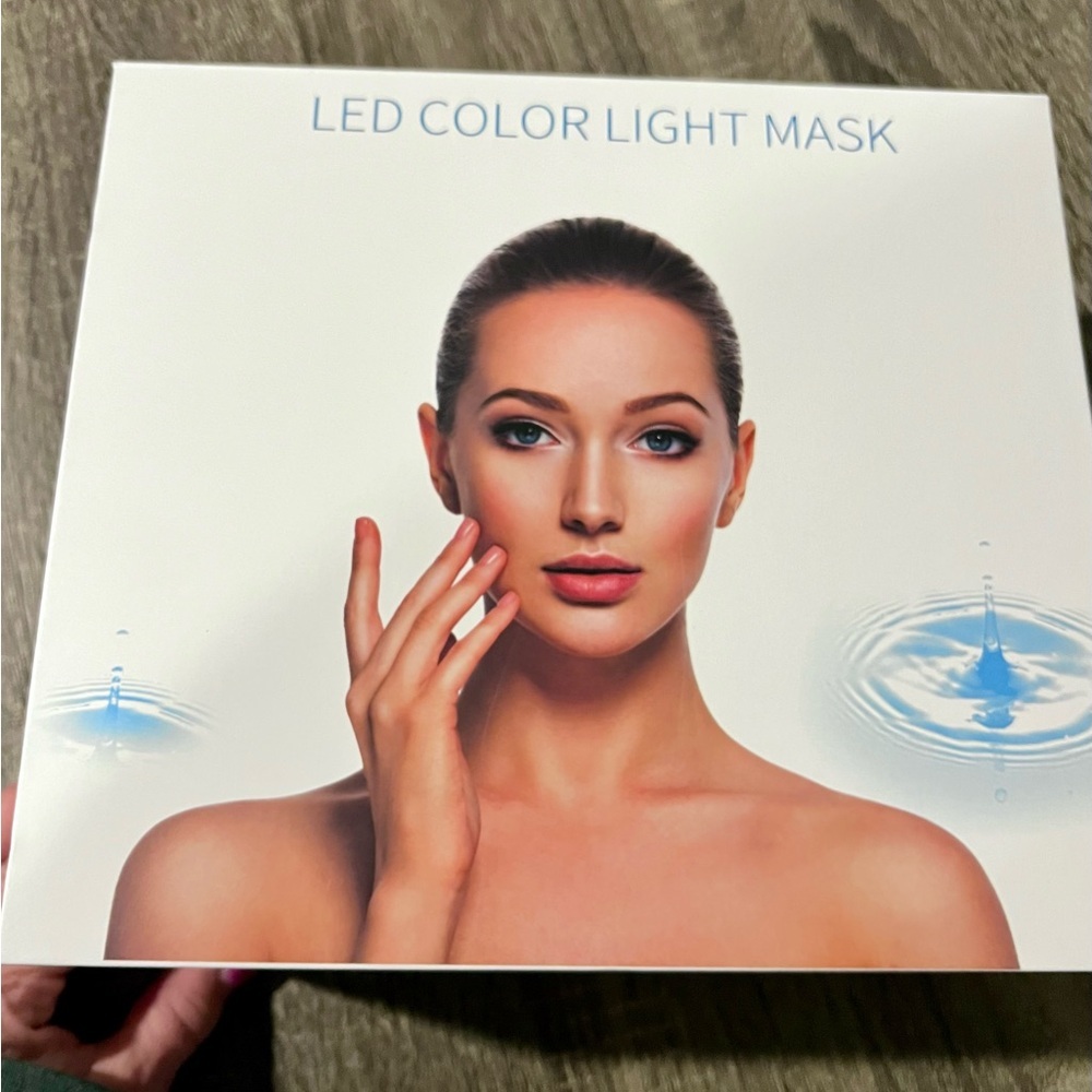LED 7 Color Light Therapy Facial Mask Skin Rejuvenation Acne Anti-Aging NIB new - Picture 2 of 6